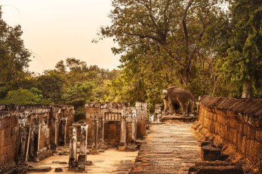 Angkor, Kamboçya 'daki Antik Doğu Mebon Tapınağı