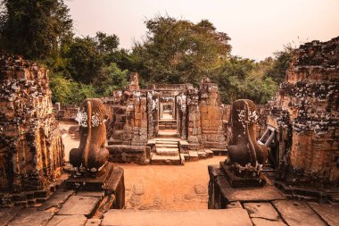 Angkor, Kamboçya 'daki Antik Doğu Mebon Tapınağı
