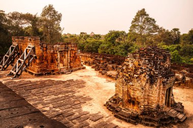 Angkor, Kamboçya 'daki Antik Doğu Mebon Tapınağı