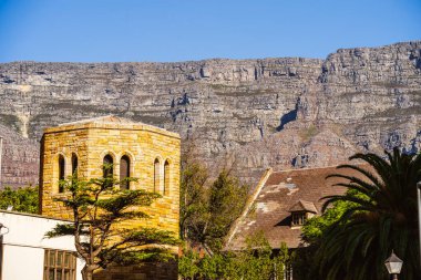 Cape Town, Güney Afrika - 2 Haziran 2025: Güneşli havalarda tarihi şehir merkezi