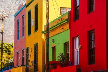 Cape Town, Güney Afrika - 2 Haziran 2025: Güneşli havada Bo Kaap Bölgesi