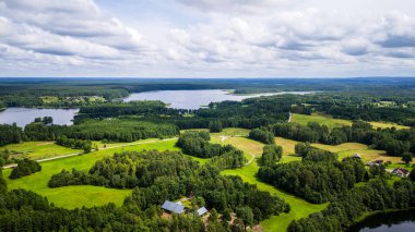 Yazın Aukstaitija Ulusal Parkı 'nın hava aracı görüntüsü, Litvanya
