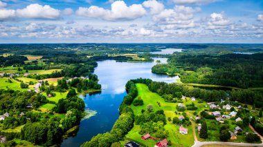 Yazın Aukstaitija Ulusal Parkı 'nın hava aracı görüntüsü, Litvanya