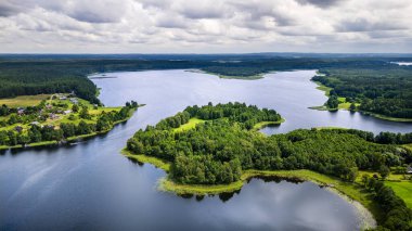 Yazın Aukstaitija Ulusal Parkı 'nın hava aracı görüntüsü, Litvanya
