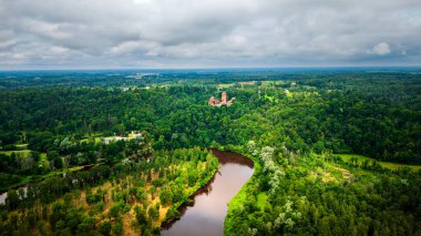 Yazın Letonya 'da Turaida Manzarası