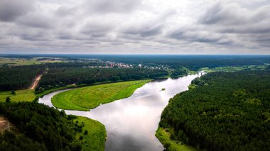 Yazın Dzukija Ulusal Parkı 'nın insansız hava aracı görüntüsü, Litvanya