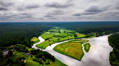 Yazın Dzukija Ulusal Parkı 'nın insansız hava aracı görüntüsü, Litvanya