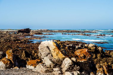 Afrika 'nın en güney ucundaki Cape Agulhas' ın güzel manzarası.           