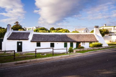 Arniston, Güney Afrika - 1 Haziran 2025: Resimli sahil köyü