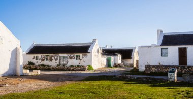 Arniston, Güney Afrika - 1 Haziran 2025: Resimli sahil köyü