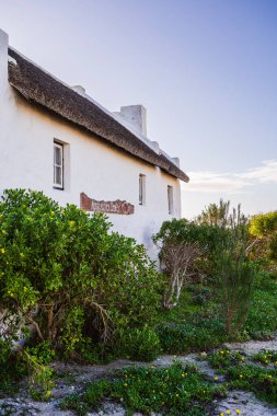 Arniston, Güney Afrika - 1 Haziran 2025: Resimli sahil köyü