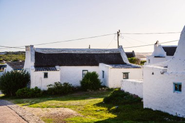 Arniston, Güney Afrika - 1 Haziran 2025: Resimli sahil köyü