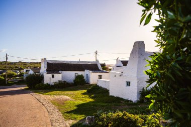 Arniston, Güney Afrika - 1 Haziran 2025: Resimli sahil köyü