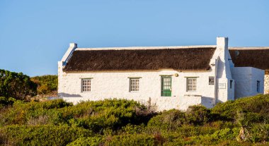 Arniston, Güney Afrika - 1 Haziran 2025: Resimli sahil köyü