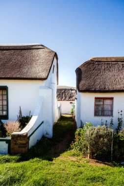 Elim, Güney Afrika - 5 Haziran 2025: Güneşli havada tarihi Moravya Misyonu