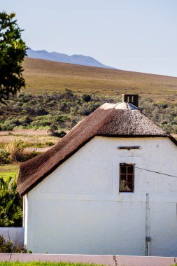 Elim, Güney Afrika - 5 Haziran 2025: Güneşli havada tarihi Moravya Misyonu