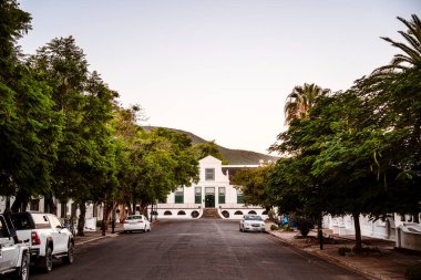 Graaff Reinet, Güney Afrika - 3 Haziran 2025: Akşam karanlığında tarihi merkez