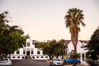 Graaff Reinet, Güney Afrika - 3 Haziran 2025: Akşam karanlığında tarihi merkez