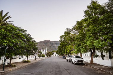 Graaff Reinet, Güney Afrika - 3 Haziran 2025: Akşam karanlığında tarihi merkez
