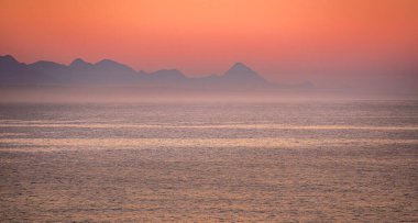 Günbatımında Plettenberg Körfezi, Güney Afrika