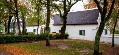 Boschendal, Güney Afrika - 3 Haziran 2025: Franschhoek yakınlarındaki tarihi üzüm bağı