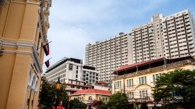 Phnom Penh, Kamboçya - 25 Ocak 2025: Güneşli havada tarihi şehir merkezi