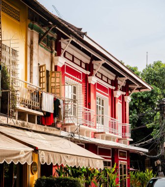 Phnom Penh, Kamboçya - 25 Ocak 2025: Güneşli havada tarihi şehir merkezi