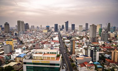 Phnom Penh, Kamboçya - 25 Ocak 2025: Karanlık Şehir manzarası