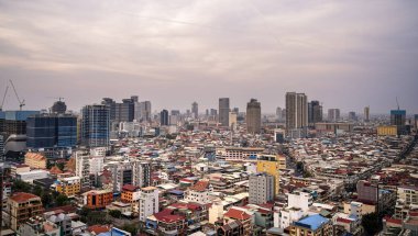 Phnom Penh, Kamboçya - 25 Ocak 2025: Karanlık Şehir manzarası