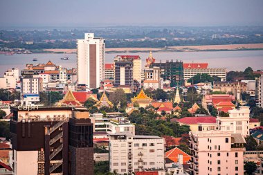 Phnom Penh, Kamboçya - 25 Ocak 2025: Karanlık Şehir manzarası
