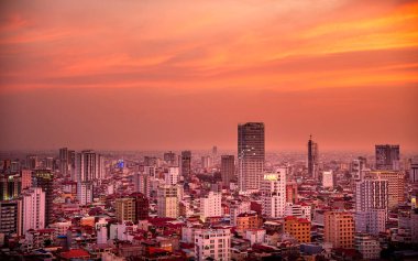 Phnom Penh, Kamboçya - 25 Ocak 2025: Karanlık Şehir manzarası