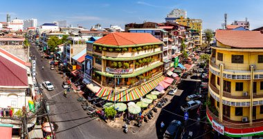 Phnom Penh, Kamboçya - 25 Ocak 2025: Güneşli havada tarihi şehir merkezi