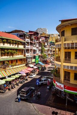 Phnom Penh, Kamboçya - 25 Ocak 2025: Güneşli havada tarihi şehir merkezi