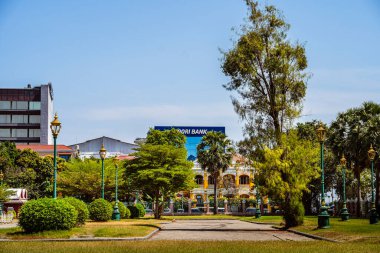 Phnom Penh, Kamboçya - 25 Ocak 2025: Güneşli havada tarihi şehir merkezi