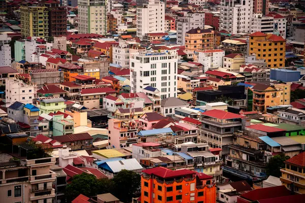 Phnom Penh, Kamboçya - 25 Ocak 2025: Karanlık Şehir manzarası