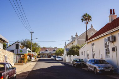 Prens Albert, Güney Afrika - 5 Haziran 2025: Güneşli havalarda tarihi Karoo Köyü