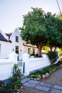 Prens Albert, Güney Afrika - 5 Haziran 2025: Güneşli havalarda tarihi Karoo Köyü