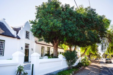 Prens Albert, Güney Afrika - 5 Haziran 2025: Güneşli havalarda tarihi Karoo Köyü