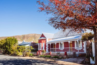 Prens Albert, Güney Afrika - 5 Haziran 2025: Güneşli havalarda tarihi Karoo Köyü