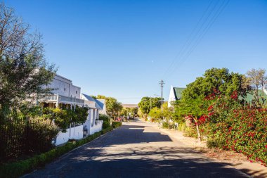 Prens Albert, Güney Afrika - 5 Haziran 2025: Güneşli havalarda tarihi Karoo Köyü