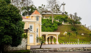 Kuala Terengganu, Malezya - 5 Şubat 2025: Bulutlu havada tarihi merkez, HDR Görüntü