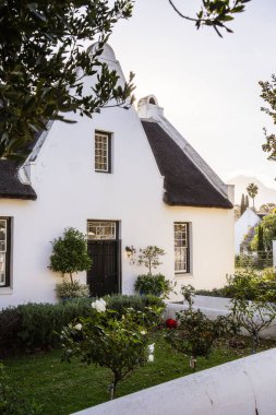 Tulbagh, Güney Afrika - 2 Temmuz 2025: Güneşli havalarda tarihi köy