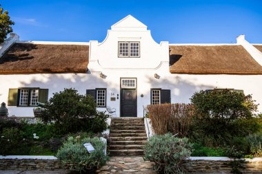 Tulbagh, Güney Afrika - 2 Temmuz 2025: Güneşli havalarda tarihi köy