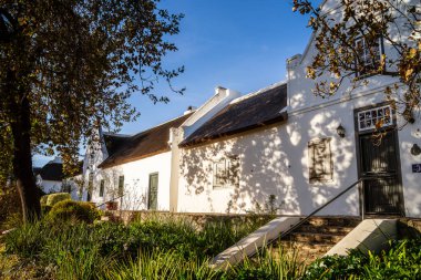 Tulbagh, Güney Afrika - 2 Temmuz 2025: Güneşli havalarda tarihi köy