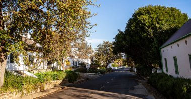 Tulbagh, Güney Afrika - 2 Temmuz 2025: Güneşli havalarda tarihi köy