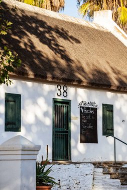 Tulbagh, Güney Afrika - 2 Temmuz 2025: Güneşli havalarda tarihi köy