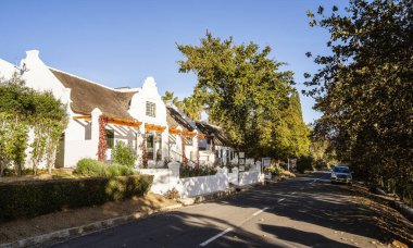 Tulbagh, Güney Afrika - 2 Temmuz 2025: Güneşli havalarda tarihi köy