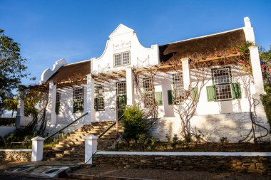 Tulbagh, Güney Afrika - 2 Temmuz 2025: Güneşli havalarda tarihi köy