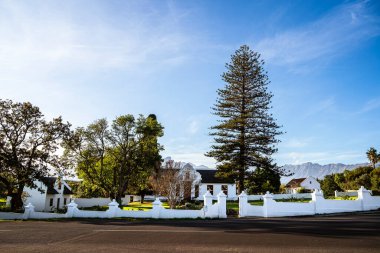 Tulbagh, Güney Afrika - 2 Temmuz 2025: Güneşli havalarda tarihi köy