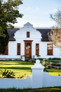 Tulbagh, Güney Afrika - 2 Temmuz 2025: Güneşli havalarda tarihi köy